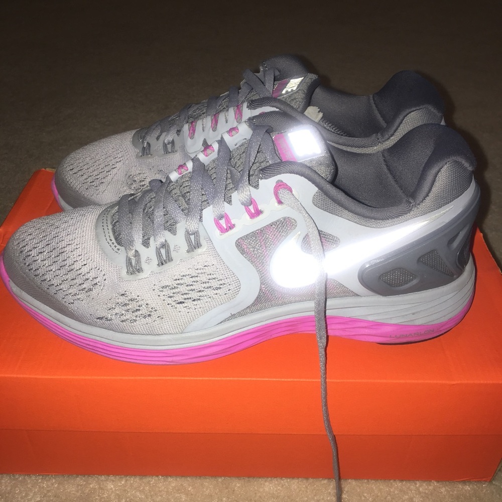 NIKE RUNNING SHOES